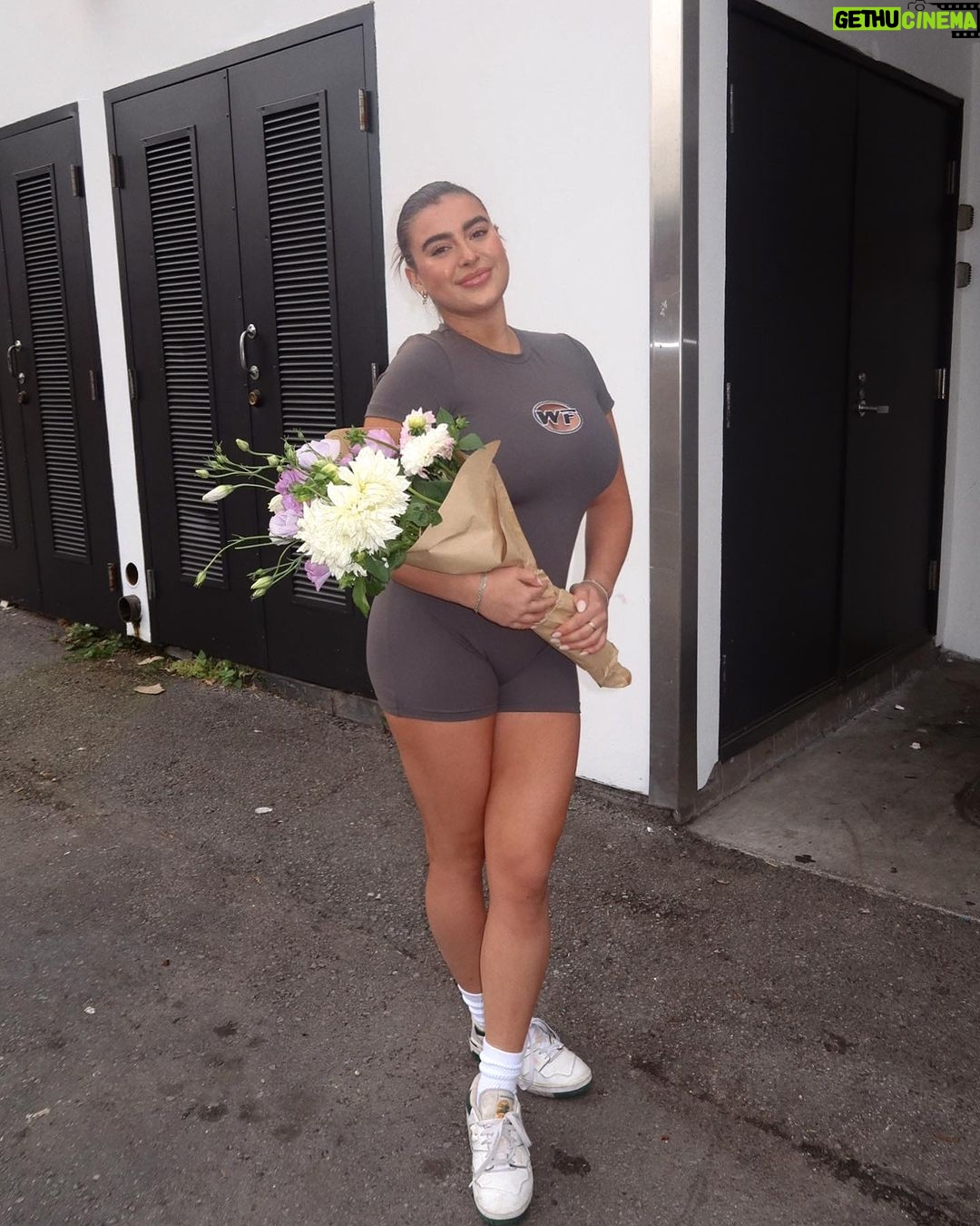 Kalani Hilliker Instagram - 💐+☕️ Los Angeles, California