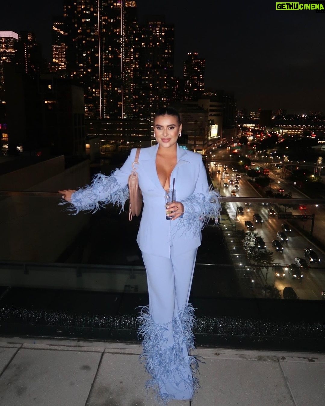 Kalani Hilliker Instagram - @jovanifashions last night 🤍🌃 New York, New York