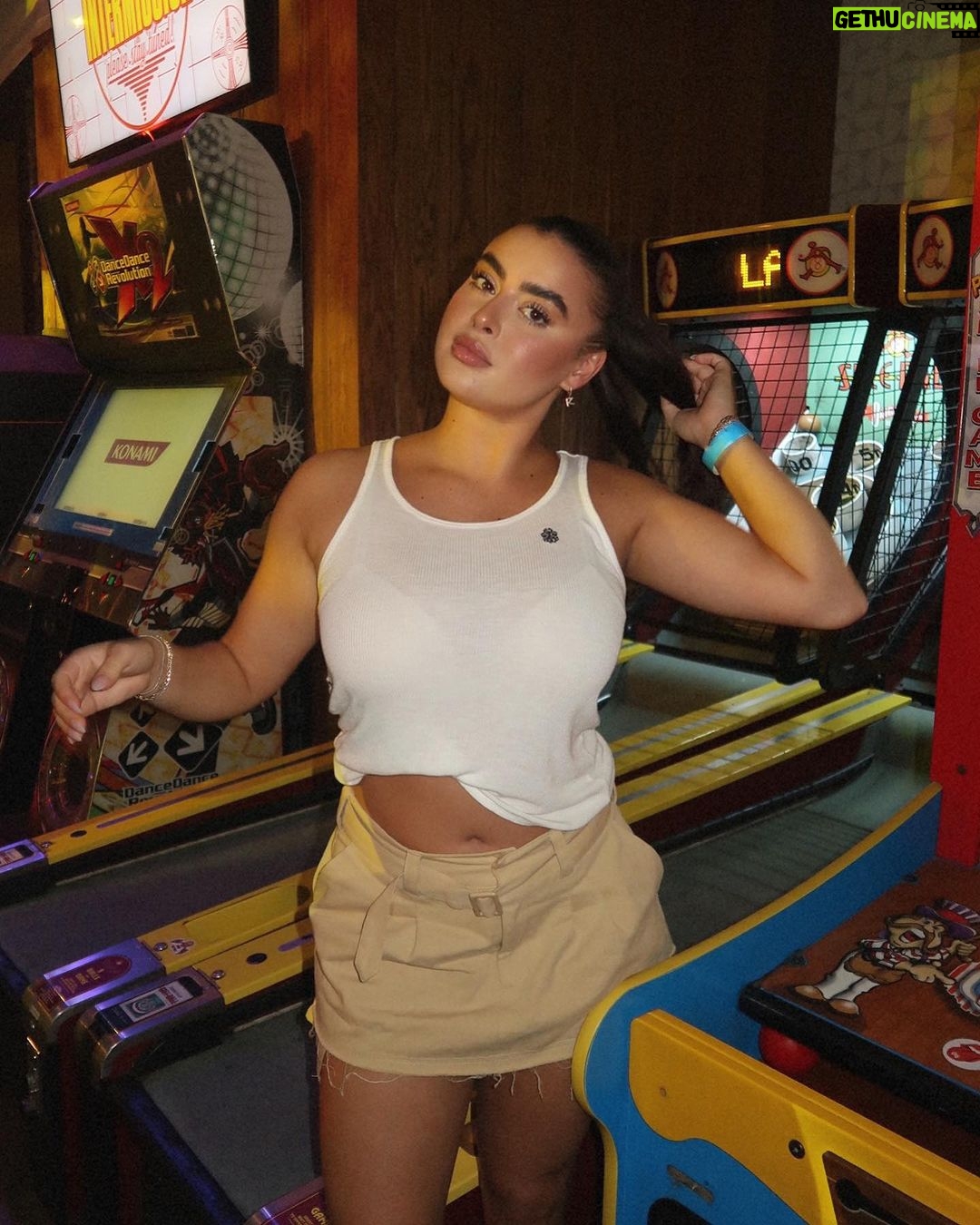 Kalani Hilliker Instagram - My new favorite activityโฆ drag bingo ๐๐๐ผ๐ธ๐น๏ธ๐ค๐ ๐พ Scottsdale, Arizona
