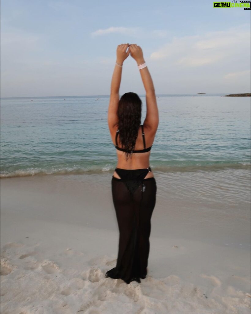 Kalani Hilliker Instagram - sweet escape🖤 Atlantis Bahamas