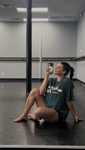 Kalani Hilliker Instagram - pretending I still got it🤭