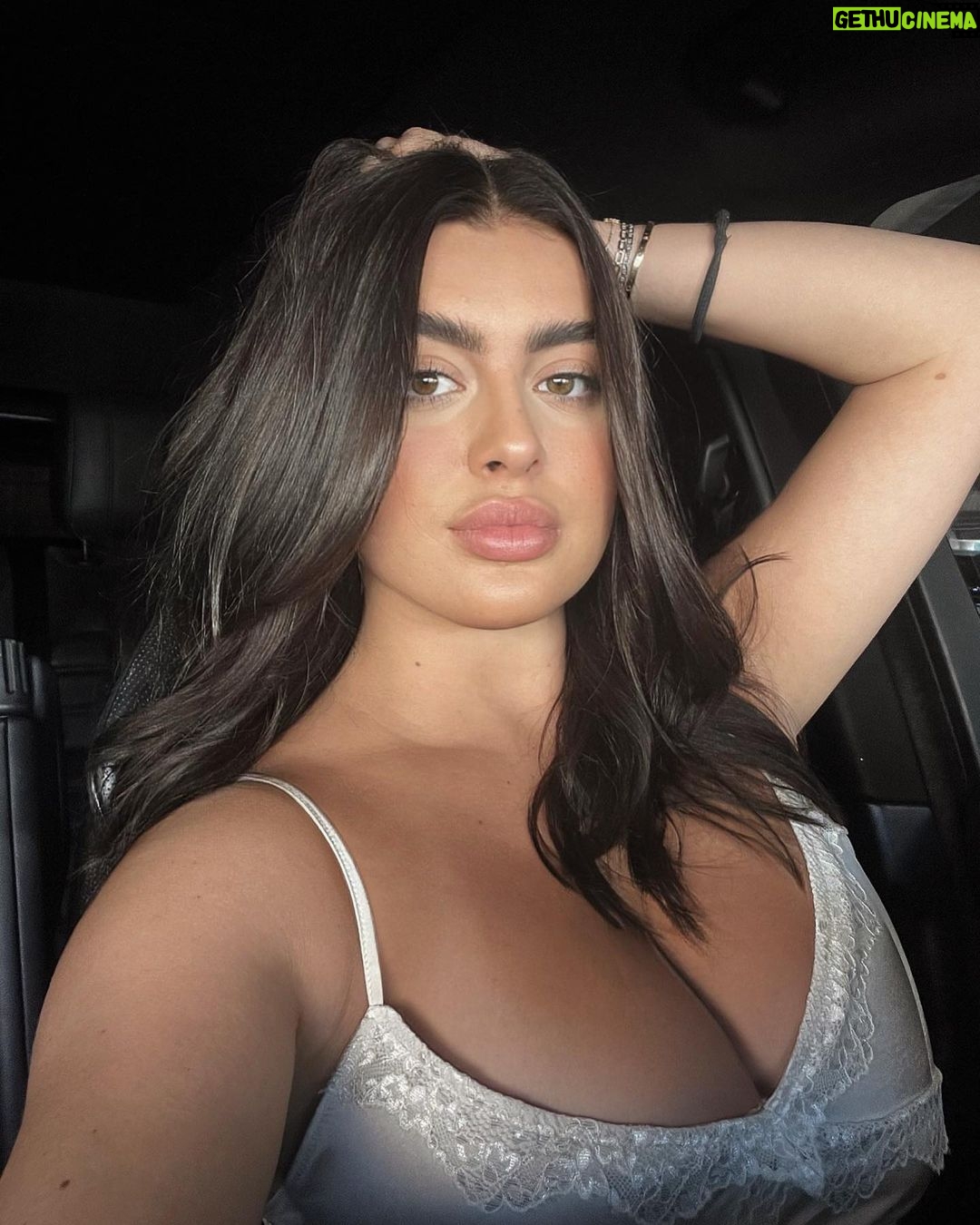Kalani Hilliker Instagram - new hair💇🏻♀️ @imtorielyse @fansesalon Fansē Salon