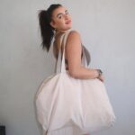 Kalani Hilliker Instagram - on the gooo 🚶🏻‍♀️🤍 Karefree Karryall bag exclusively sold on Kare.shop 🫶🏼 my go to bag for travel, gym, and everyday ✨ Scottsdale, Arizona