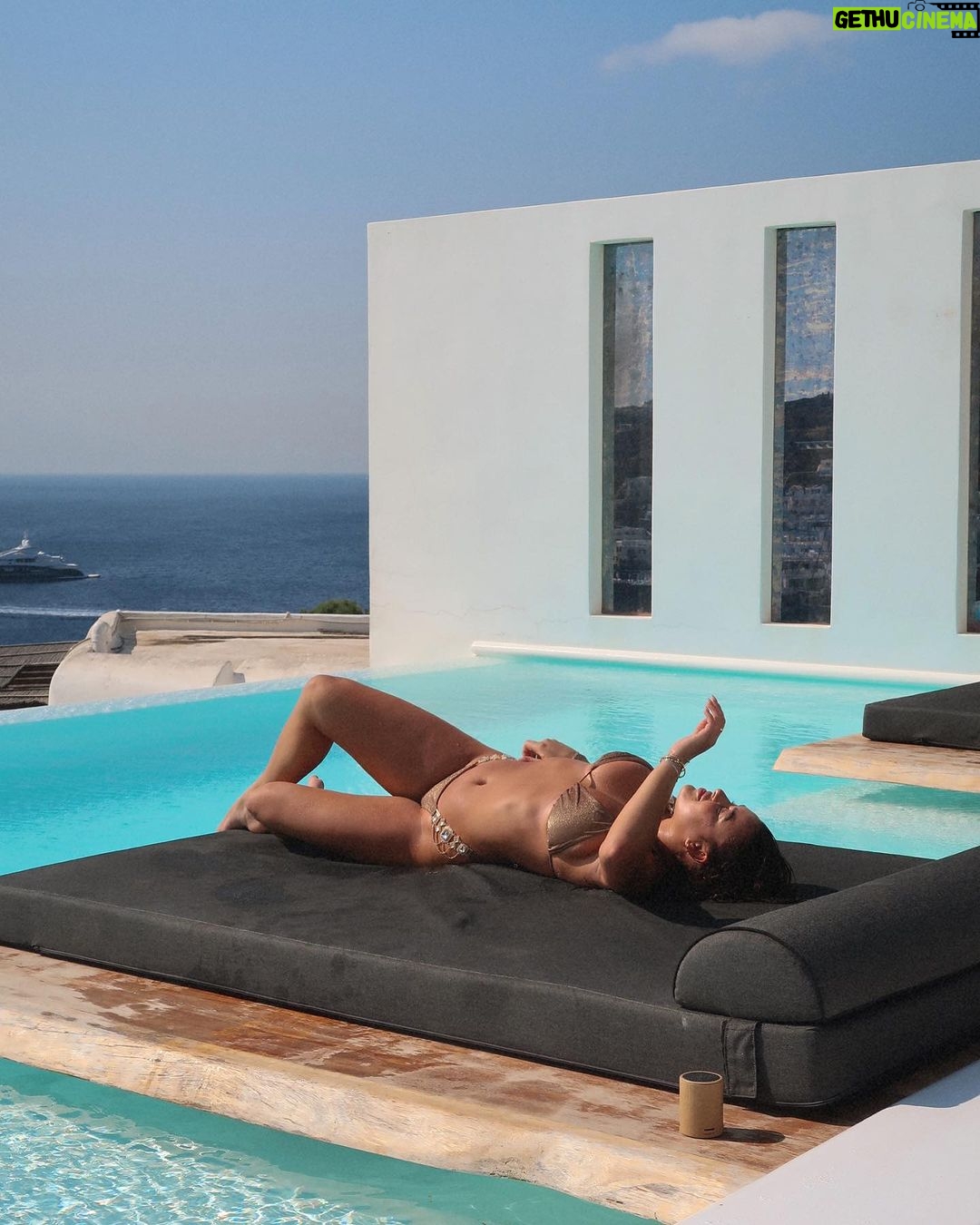 Kalani Hilliker Instagram - getaway🏝️ Mykonos, Greece