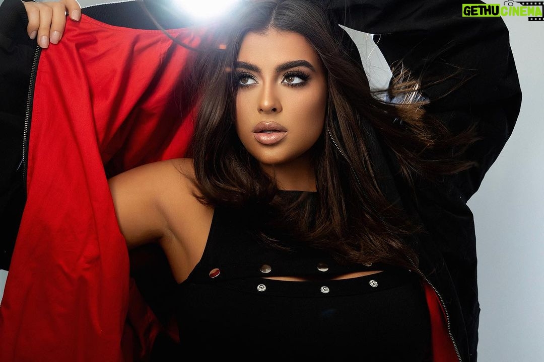 Kalani Hilliker Instagram - poppin collars Scottsdale, Arizona