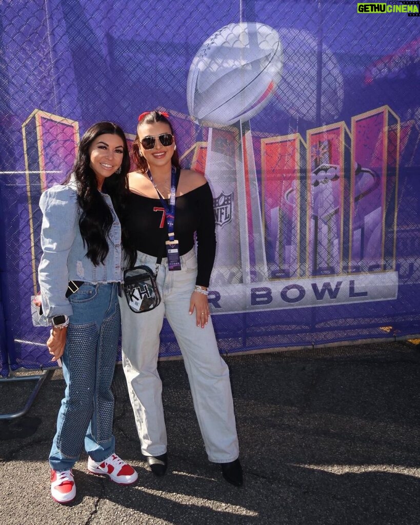 Kalani Hilliker Instagram - Super Bowl 2024✨🏈🎰🫶🏼 who you rooting for????? Las Vegas, Nevada