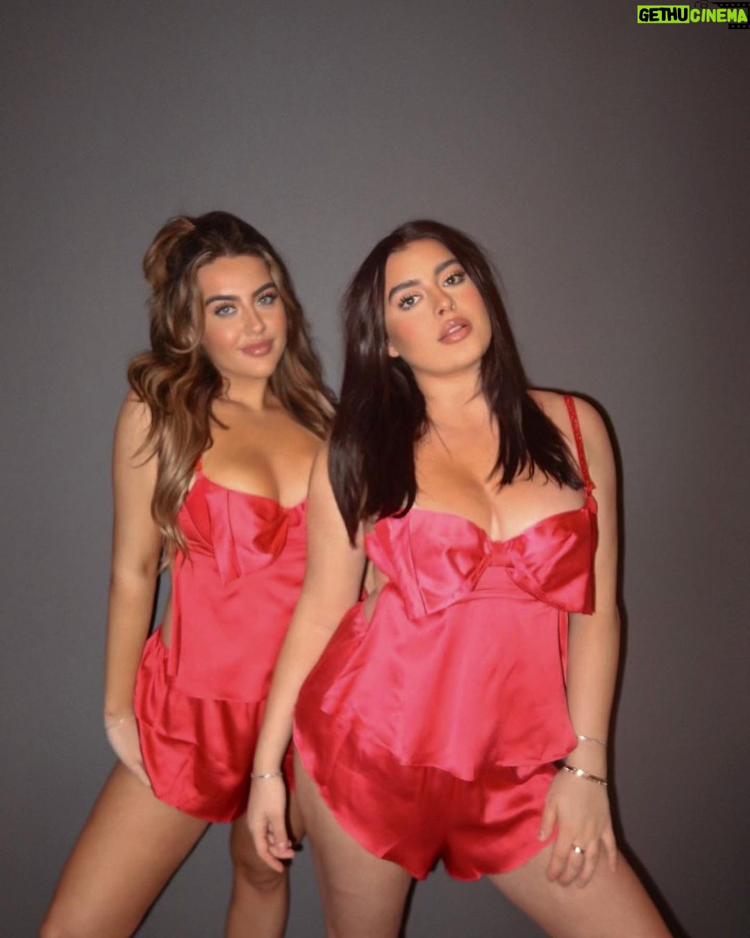 Kalani Hilliker Instagram - our Christmas card🎁 Scottsdale, Arizona