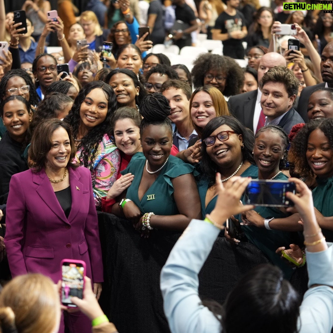 Kamala Harris Instagram - This year, I met with over 15,000 young leaders on college campuses across the country during my Fight for Our Freedoms College Tour. Here’s my message to you: On everything from fighting to end gun violence to protecting reproductive rights, our administration has your back.