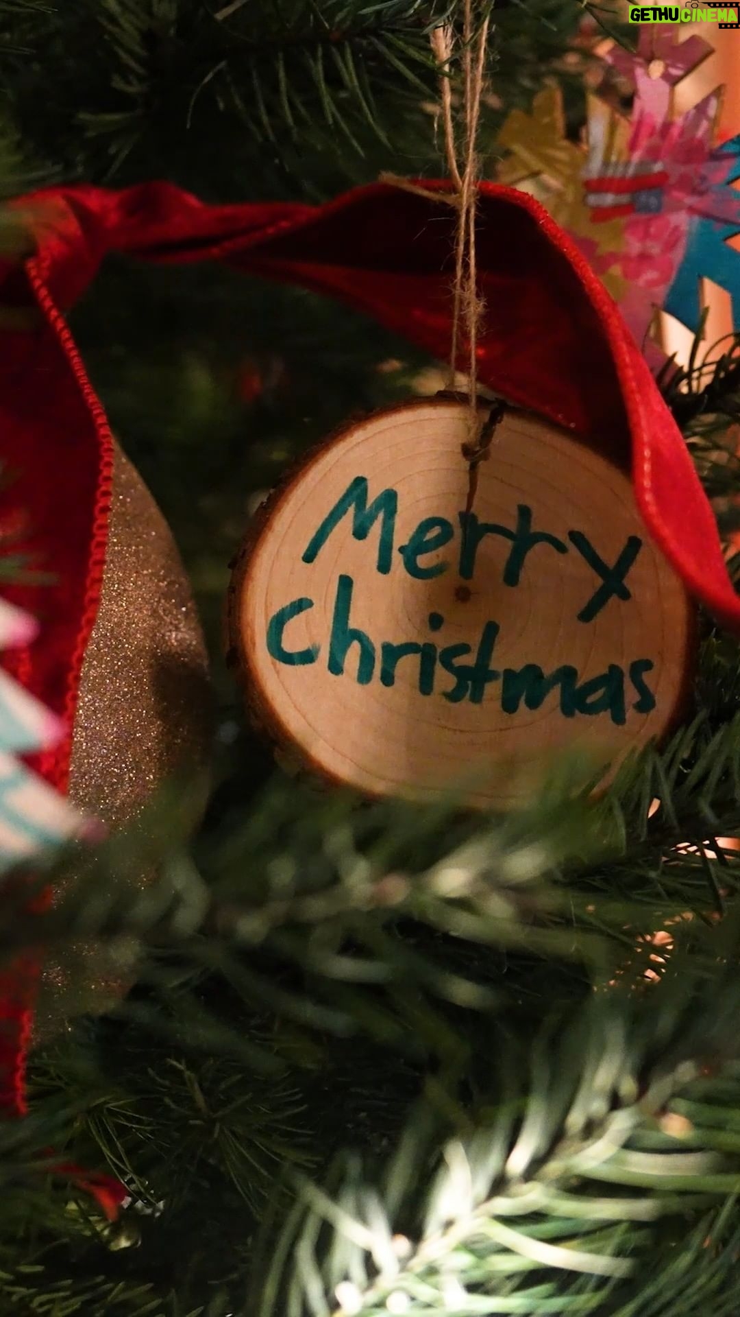 Kamala Harris Instagram - May your holiday season be filled with good food and celebrations with loved ones.