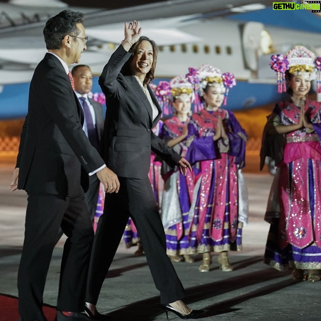 Kamala Harris Instagram - Last week, I was in Indonesia for my third trip to Southeast Asia as vice president. The United States is proud of our strong and growing ties, and I’m confident our partnership will only grow stronger in the years to come.