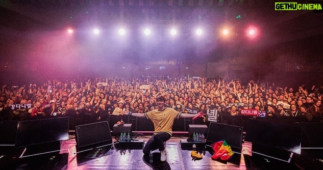 Kang Daniel Instagram - Amazing memories at UK.Manchester and MY 🍻