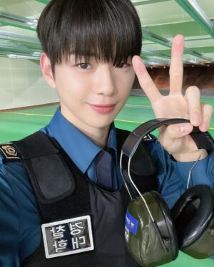 Kang Daniel Instagram - V!