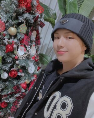 Kang Daniel Instagram - 미리 #merrychristmas