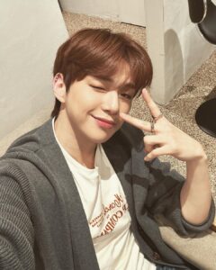 Kang Daniel Instagram - 즐추😉✌️