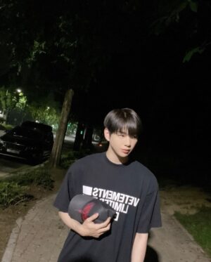 Kang Daniel Instagram - 🍀 #하루 #끝