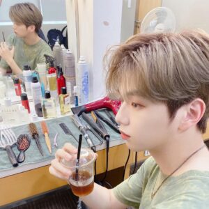 Kang Daniel Instagram - 🍑🍊🍋👀