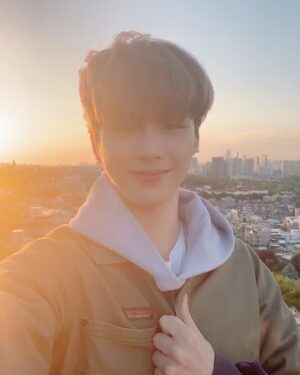 Kang Daniel Instagram - 서울노을좋음☺️
