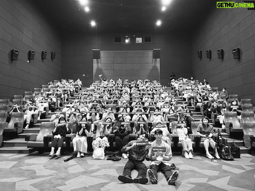 Kang Eun-bin - 10.3K Likes - ‘블루밍’ 극장판으로 상영회까지 ! 가득 채워주셔서 너무나도 감사합니다🥺 블루밍 슬로건에 LOVE 떼창부터 소중한 질문들, 반응들 어느 하나 빠짐없이 너무 좋았어요. 행복한 하루 감사합니다 :) 💙
#블루밍 #바름이들