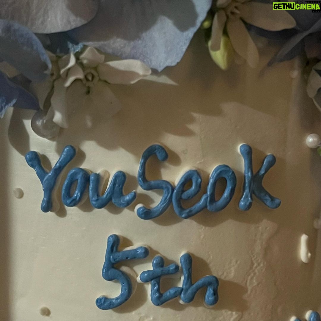 Kang Yoo-seok Instagram - 11월 29일을 특별하게 챙겨주셔서 감사합니다🎂