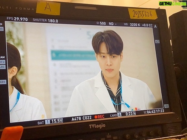 Kang Yoo-seok Instagram - 추운겨울날 촬영을 시작하고 어느덧 가을바람과함께 벌써 종방이네요! 같이 촬영한 스탭분들 선배님들 그동안 많이 배우고 감사했습니다💓 -기영🙇♂️-