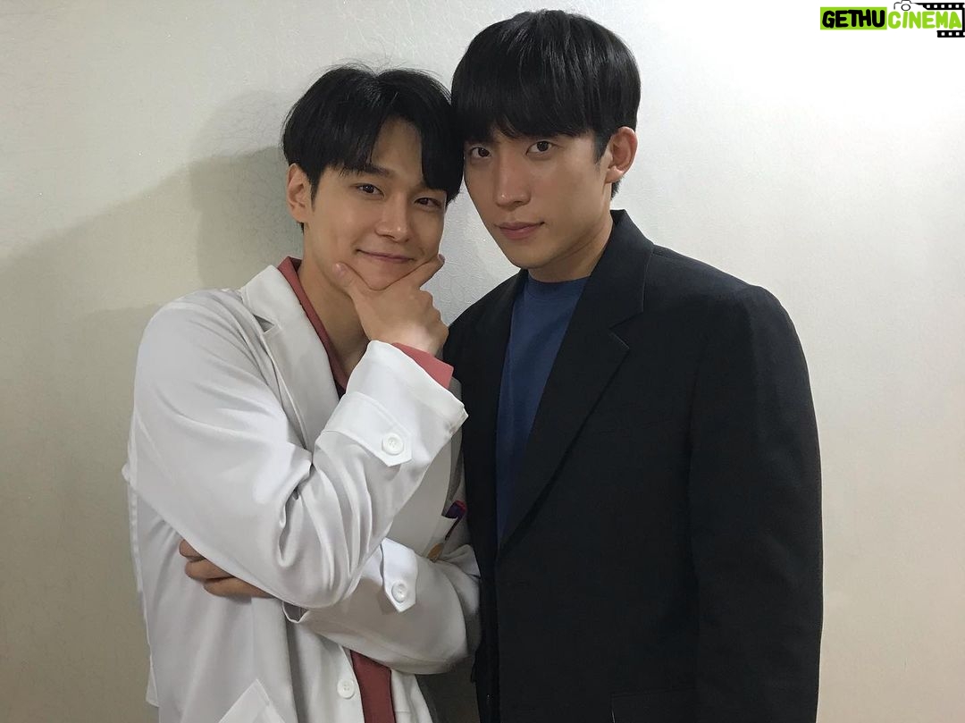 Kang Yoo-seok Instagram - 추운겨울날 촬영을 시작하고 어느덧 가을바람과함께 벌써 종방이네요! 같이 촬영한 스탭분들 선배님들 그동안 많이 배우고 감사했습니다💓 -기영🙇♂️-