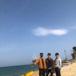 Kang Yoo-seok Instagram - 강릉일기 1. 자~~시작합니당 2. 춘천 인천 투천 아즈씨들과 강릉 3. (Feat. 몰래온 손님 제로) 4. 바다 처음본대요~~ 5. 우리집 겨울이가 낳은 아가🐶 6. 겨울이가 아가낳아서 상상임신한 우리 또미,,🐶 7. 집 마당에서 고기꾸워먹었지롱 8. 그롬 안뇽~ 강릉 집에서