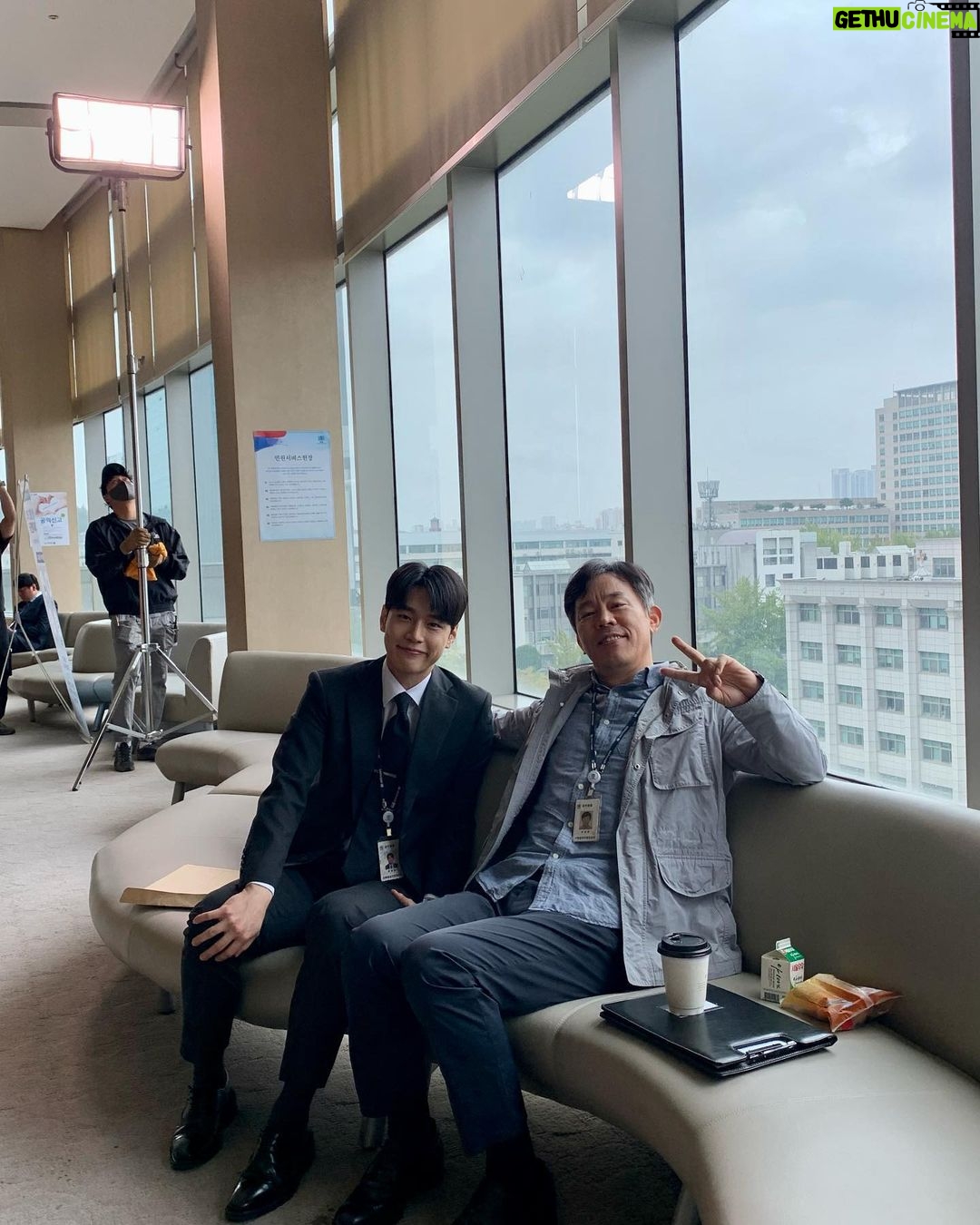 Kang Yoo-seok Instagram - 계장님과의 특별수사,,특별사진🥰
