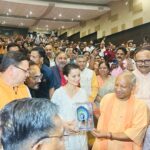 Kangana Ranaut Instagram - Today hosted a screening of #tejas a film based on a soldier / Martyr’s life for honourable Chief Ministers @myogi_adityanath ji and @pushkarsinghdhami.uk ji As you can see in the first picture Maharaj ji couldn’t hold back his tears in the last monologue of Tejas. “ Ek soldier kya chahta hai” महाराज जी हमारे सैनिकों का साहस, शौर्य और बलिदान देख कर इतने भावुक हो गये की उनकी आँखें छलक आई । धन्यवाद महाराज जी आपकी प्रशंसा और आशीर्वाद से हम धन्य हो गये 🙏🇮🇳 @rsvpmovies @sarveshmewara