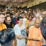Kangana Ranaut Instagram - Today hosted a screening of #tejas a film based on a soldier / Martyr’s life for honourable Chief Ministers @myogi_adityanath ji and @pushkarsinghdhami.uk ji As you can see in the first picture Maharaj ji couldn’t hold back his tears in the last monologue of Tejas. “ Ek soldier kya chahta hai” महाराज जी हमारे सैनिकों का साहस, शौर्य और बलिदान देख कर इतने भावुक हो गये की उनकी आँखें छलक आई । धन्यवाद महाराज जी आपकी प्रशंसा और आशीर्वाद से हम धन्य हो गये 🙏🇮🇳 @rsvpmovies @sarveshmewara