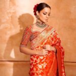 Kangana Ranaut Instagram - आज दिल्ली की प्रसिद्ध लव कुश राम लीला में रावण दहन करने का सौभाग्य प्राप्त हुआ । जैसे श्री राम रावण से लड़े वैसे ही हमारे देश के सैनिक दैत्यों से भिड़ते हैं। जय श्री राम 🚩
