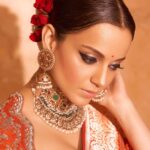 Kangana Ranaut Instagram - आज दिल्ली की प्रसिद्ध लव कुश राम लीला में रावण दहन करने का सौभाग्य प्राप्त हुआ । जैसे श्री राम रावण से लड़े वैसे ही हमारे देश के सैनिक दैत्यों से भिड़ते हैं। जय श्री राम 🚩