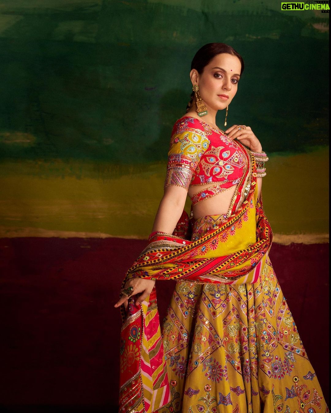 Kangana Ranaut Instagram - Gujrat you are my heart ♥️ Garba night in Ahmedabad ♥️ Tejas ke saath @sarveshmewara @rsvpmovies