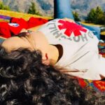 Kangana Ranaut Instagram - Lazy afternoon with lots of sun light and fresh air.. P.s We cleaned up after us, it was a lovely spot, hope it stays that way, happy holidays 🙂🙏