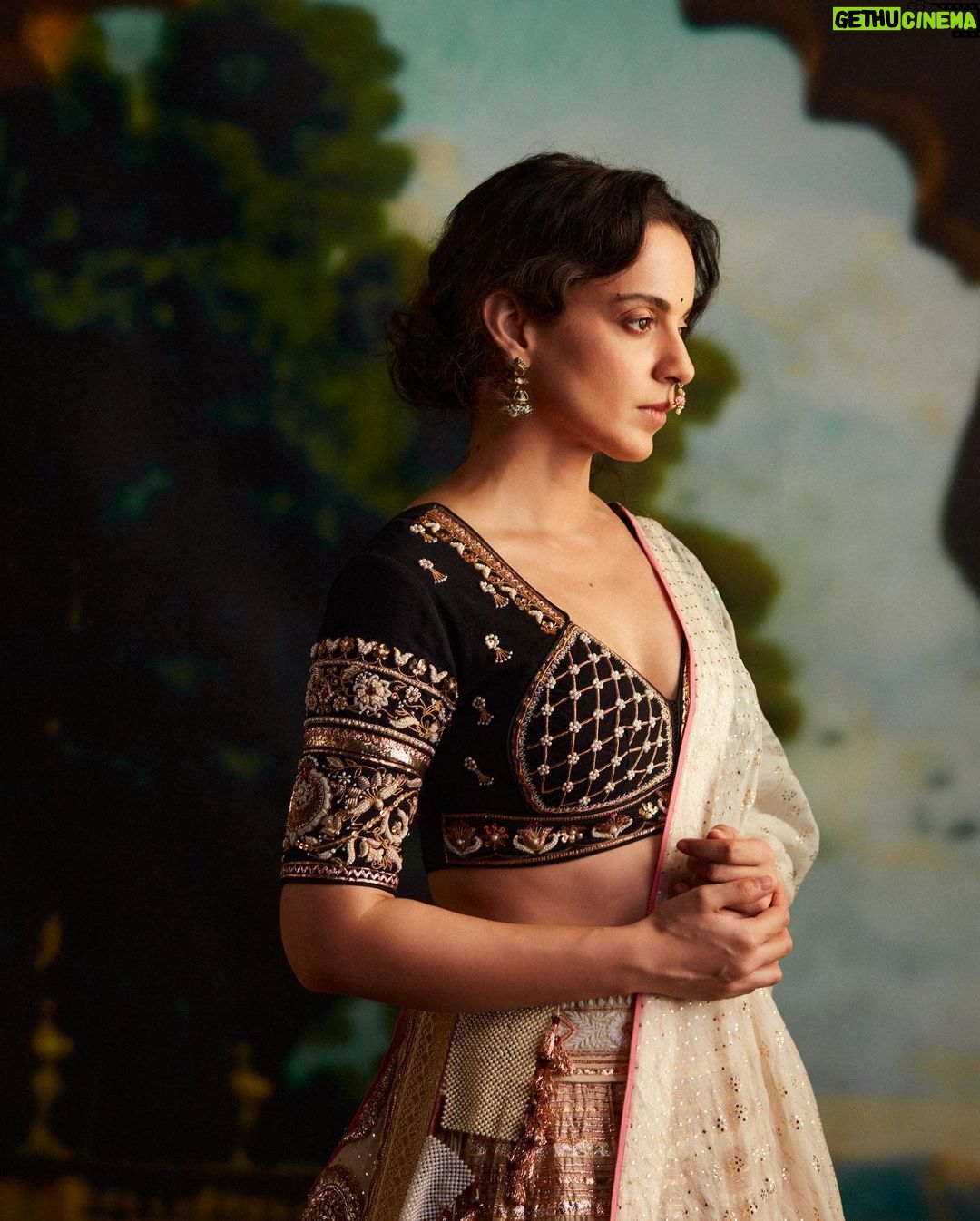 Kangana Ranaut Instagram - She is the wisdom of the winds, she is the glow of the moon, she is the warmth of the fire and she is the calm of the sky … She is Chandramukhi… Ready for the grand audio launch ..
