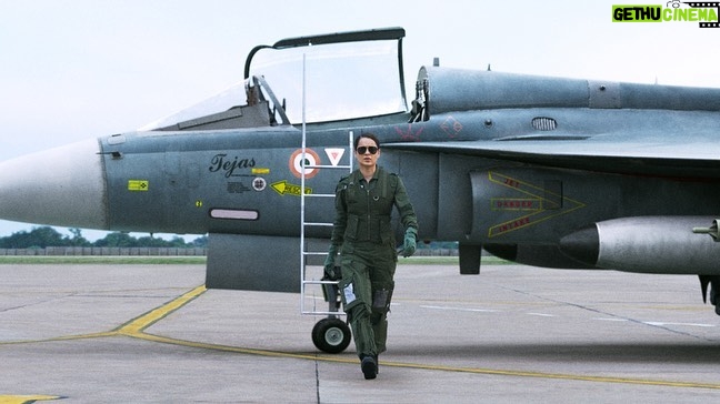 Kangana Ranaut Instagram - Honouring the bravery of our heroic Air Force Pilots! Tejas, releasing in cinemas on 20th October 🇮🇳 ✈️ @sarveshmewara @varun.mitra @anshul14chauhan @ronnie.screwvala @rsvpmovies