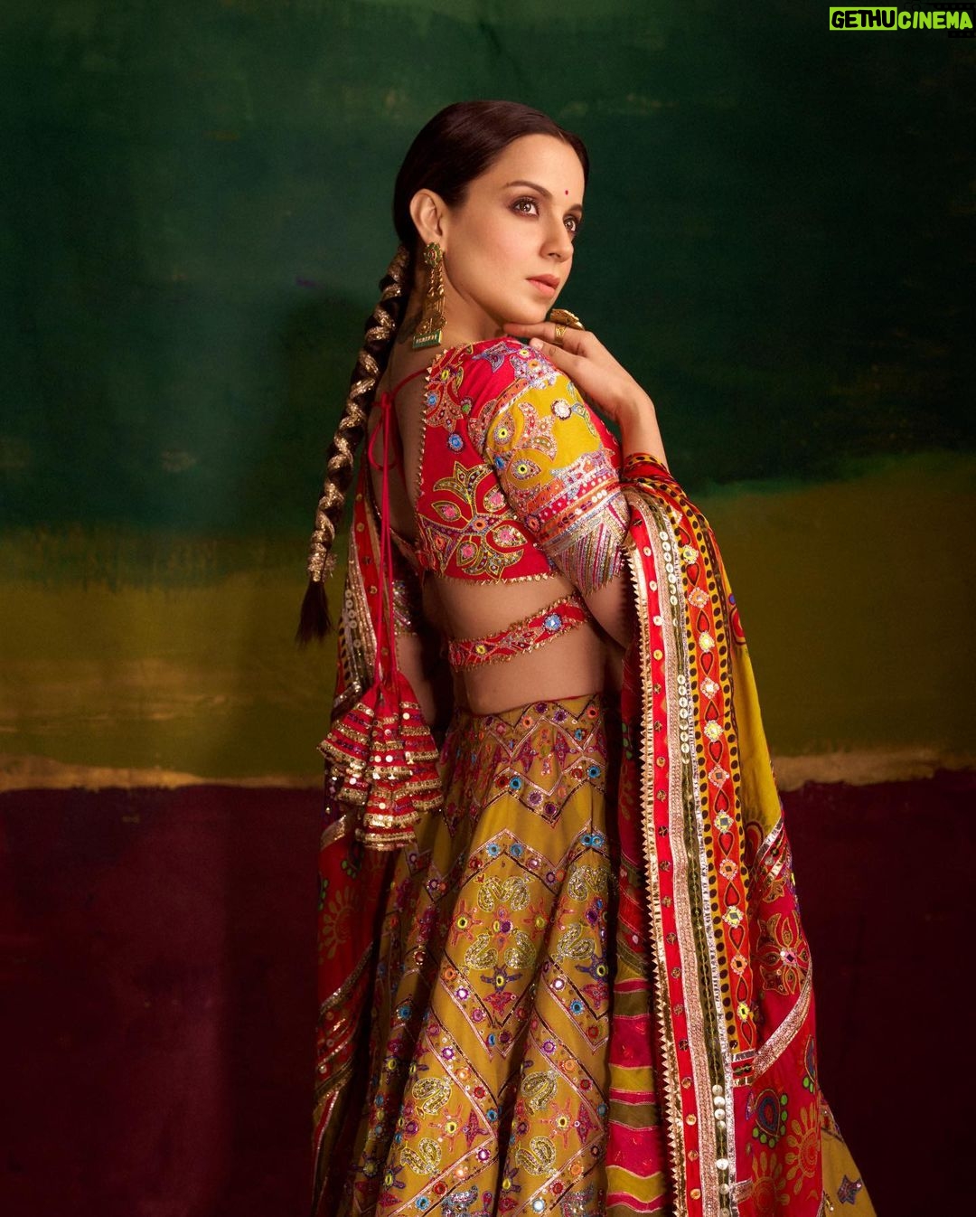 Kangana Ranaut Instagram - Gujrat you are my heart ♥️ Garba night in Ahmedabad ♥️ Tejas ke saath @sarveshmewara @rsvpmovies
