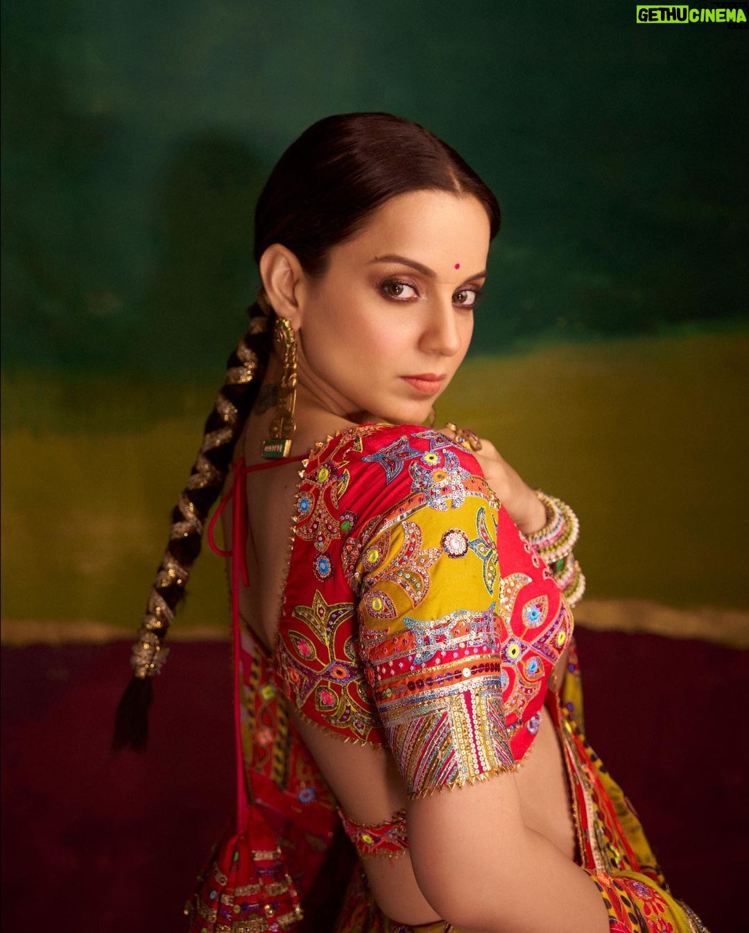 Kangana Ranaut Instagram - Gujrat you are my heart ♥️ Garba night in Ahmedabad ♥️ Tejas ke saath @sarveshmewara @rsvpmovies