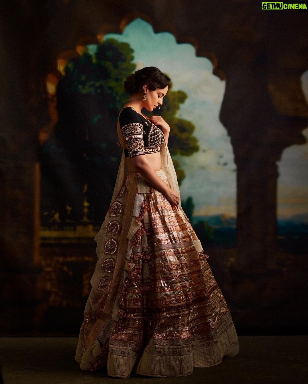 Kangana Ranaut Instagram - She is the wisdom of the winds, she is the glow of the moon, she is the warmth of the fire and she is the calm of the sky … She is Chandramukhi… Ready for the grand audio launch ..