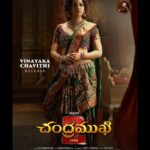 Kangana Ranaut Instagram - The beauty ✨ & the pose 😌 that effortlessly steals our attention! 🤩 Presenting the enviable, commanding & gorgeous 1st look of #KanganaRanaut as Chandramukhi 👑💃 from #Chandramukhi2 🗝️ Releasing this GANESH CHATURTHI in Tamil, Hindi, Telugu, Malayalam & Kannada! 🤗 #Chandramukhi2 🗝️ 🎬 #PVasu 🌟 @actorlawrence @kanganaranaut 🎶 @mmkeeravaani 🎥 @rdrajasekar.isc 🛠️ #ThottaTharani ✂️🎞️ @editoranthonyofficial ✨ @radikaasarathkumar Vaigaipuyal #Vadivelu @lakshmimenon967 @mahima_nambiar @srushtidangeoffl @ravimariya @suresh_chandra_menon karthiktmk #RaoRamesh #Vignesh @subikshaoffl ✍🏻🎶 @madhankarky @yughabharathi @lyricist_vivek 🕺🏻💃🏻 @kalamaster_official @iambababaskar @dineshmaster_official Costumes for Kangana - @neeta_lulla 👗 Jewellery for Kangana - @raabtabyrahul 💎 🎙️ @proyuvraaj #Naidu #Phani #BeyondMedia @prosabari_17 @harisharasu_pro 📸 @v.s.anandhakrishna 🖼️🎨 @pointerstudios #KAMuthukumar 🤝 #GKMTamilKumaran 🪙 @lycaproductions #Subaskaran
