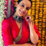 Kangana Ranaut Instagram - Sharing some precious moments from Ritu Ranaut’s Godbharai… Our hearts are full and we all are eagerly awaiting the arrival of Baby Ranaut … thanks for all your well wishes and blessings 🙏 🧿🧿🧿