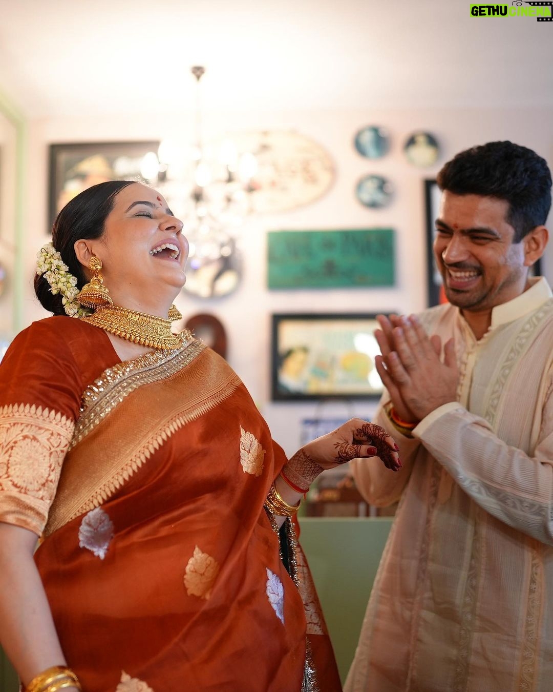 Kangana Ranaut Instagram - Sharing some precious moments from Ritu Ranaut’s Godbharai… Our hearts are full and we all are eagerly awaiting the arrival of Baby Ranaut … thanks for all your well wishes and blessings 🙏 🧿🧿🧿