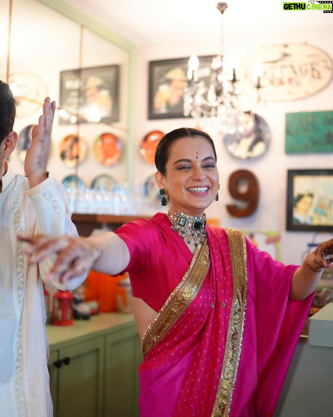 Kangana Ranaut Instagram - Sharing some precious moments from Ritu Ranaut’s Godbharai… Our hearts are full and we all are eagerly awaiting the arrival of Baby Ranaut … thanks for all your well wishes and blessings 🙏 🧿🧿🧿