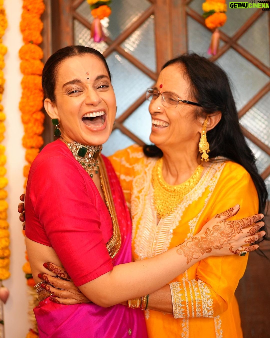 Kangana Ranaut Instagram - Sharing some precious moments from Ritu Ranaut’s Godbharai… Our hearts are full and we all are eagerly awaiting the arrival of Baby Ranaut … thanks for all your well wishes and blessings 🙏 🧿🧿🧿