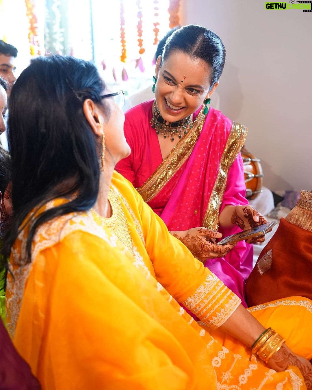 Kangana Ranaut Instagram - Sharing some precious moments from Ritu Ranaut’s Godbharai… Our hearts are full and we all are eagerly awaiting the arrival of Baby Ranaut … thanks for all your well wishes and blessings 🙏 🧿🧿🧿