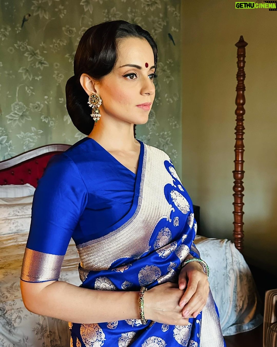 Kangana Ranaut Instagram - Today’s look inspired by the ethereal beauty of Sadhna ji, how do you like it ? ♥️