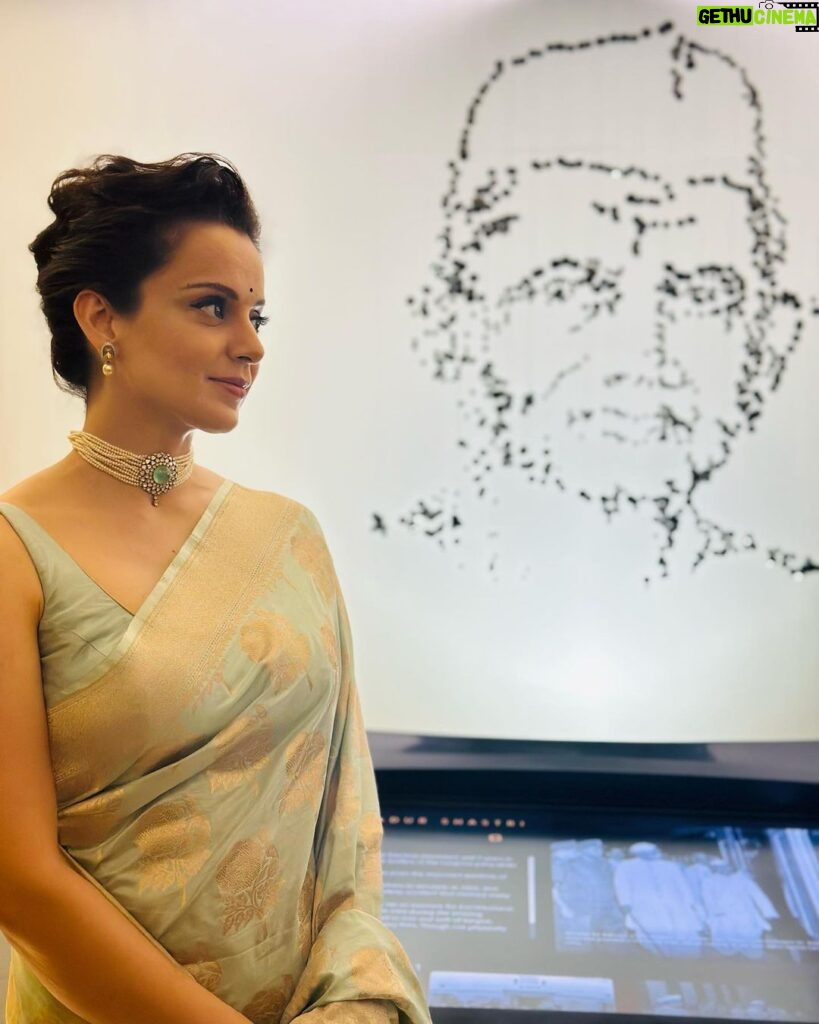 Kangana Ranaut Instagram - Today a terrific light and sound show called ,” Veerangnaon ki mahagatha “ is launched in Delhi. What an incredible step in the revival of our great history and Shakti spirit. Also many chapters of the history unfolded before my eyes through various narratives, some through age old methods and some through futuristic techniques, a must visit for everyone, make it a family outing, there is a lot to see, get informed while getting entertained and end your day with a super thrilling light and sound show about the long lost heroes you would love to find, I can’t wait to take my nephew Prithavi there soon… Jai Hind 🇮🇳