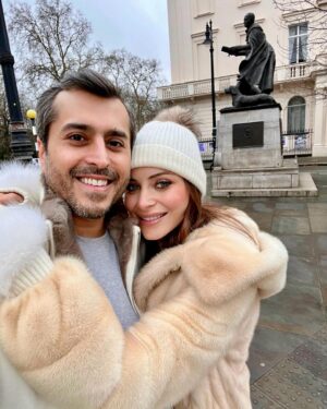 Kanika Kapoor Instagram - My Christmas pudding 🥰🎄⭐️ 

Happy birthday G🎈no words can describe how much I love you🤗❤️ 

#birthdayboy #mylove #dragon