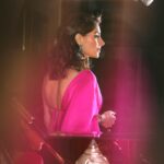 Kanika Kapoor Instagram - Pataka ✨✨✨✨ Saree @ekayabanaras Earrings @kamyenjewellery Skin prep @dr_marwaali #diwali #diwali2023 Mumbai, Maharashtra