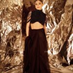 Kanika Kapoor Instagram - Kickstarting #diwali with everyone’s fav @manishmalhotra05 ❤️ Dressed in the best @manishmalhotraworld 🖤 Jewels- Custom made Maang tikka @rheajain7