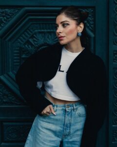 Kanika Kapoor Instagram - You didn’t believe me …… #parisdairies #parís #pfw2023 Assisted @purna02 #thatwingliner Skin prep @dr_marwaali